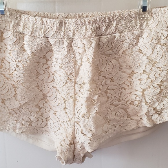 Lace shorts - Picture 2 of 3